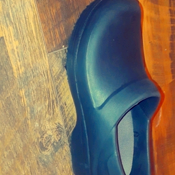 Crocs - Picture 2 of 2